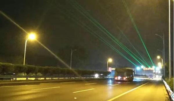 高速路上的激光灯有什么用