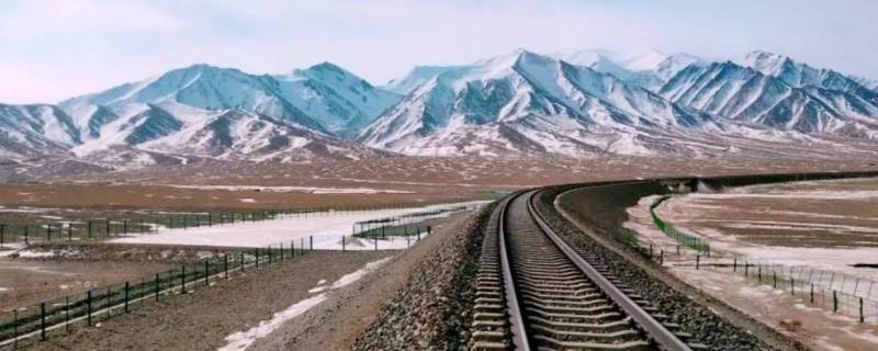 青藏铁路被称为什么 青藏铁路被称为什么?