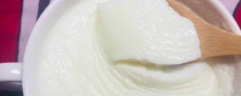 热牛奶表面一层薄膜吃还是扔 热牛奶放了一会儿表面会有一层膜