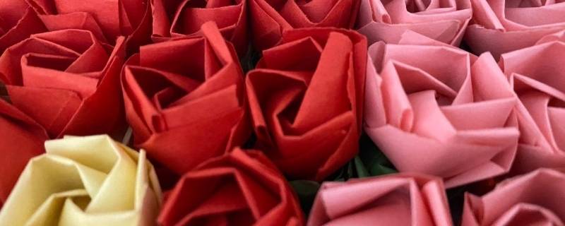怎么用纸巾折玫瑰花 怎么用纸巾折玫瑰花简单
