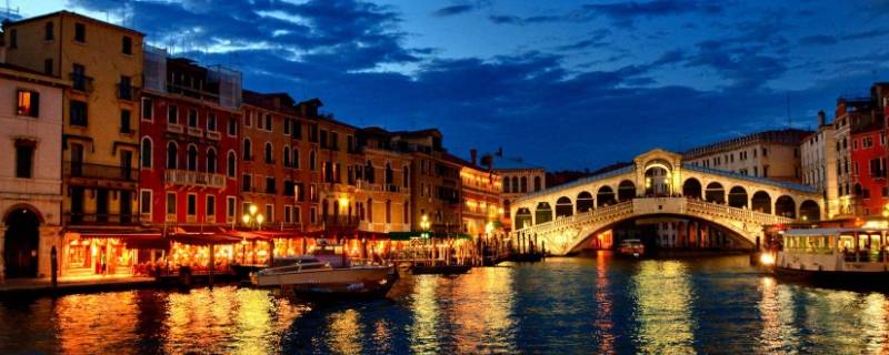 威尼斯为什么建在水里（威尼斯为什么要在水里建房子）