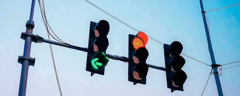 交通信号灯红绿灯详解 交通信号灯全是红灯