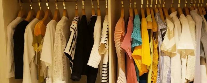 怎样防止衣柜里的衣服有异味 衣服放柜里有异味怎么祛异味