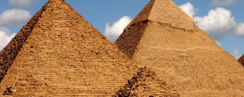 金字塔是什么形状的 金字塔是什么形状的建筑物