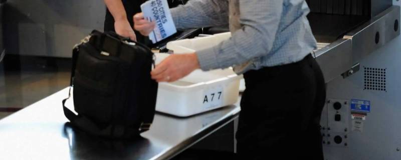 飞机随身小包怎么安检 飞机手提包怎么过安检