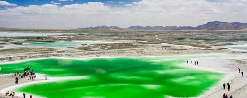 翡翠湖绿色是什么色 翡翠湖为什么是绿色