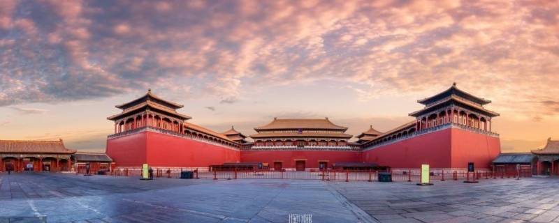 中轴线上的建筑 位于北京南北向中轴线上的建筑