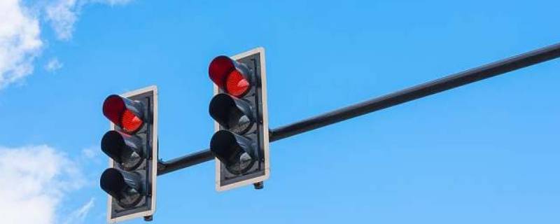 3个竖着红绿灯怎么看 3个红绿灯横着怎么看