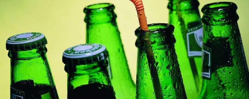 啤酒瓶为什么做成绿色 啤酒玻璃瓶为什么是绿色