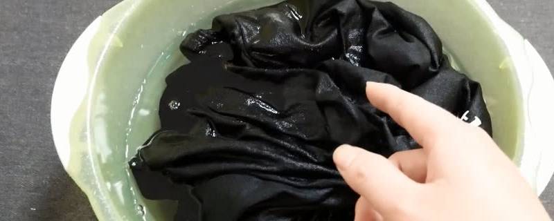 纯棉黑色衣服怎么洗不掉色 黑色棉衣用什么洗不掉色