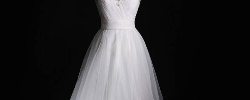 黑色婚纱和白色礼服 白色婚纱白色礼服配黑色的背景好吗