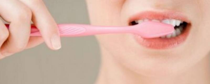 戴牙套怎么正确刷牙 怎么正确刷牙