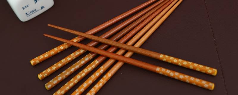 新筷子买来最正确的处理方法 新筷子买来最正确的处理方法盐水放多少盐