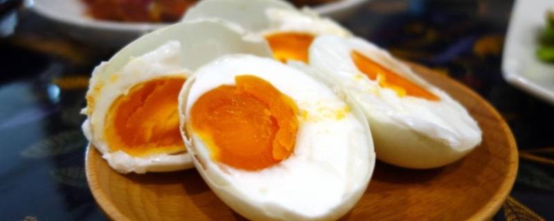 怎样煮咸鸭蛋不会裂开 咸鸭蛋怎么煮熟