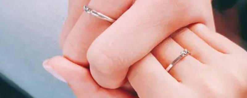 右手中指戴戒指说明什么意思 右手中指戴戒是指什么意思