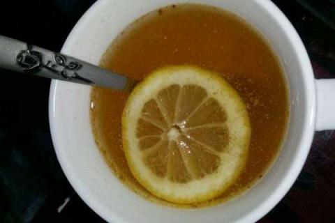蜂蜜柠檬水的正确泡法 蜂蜜柠檬水的正确泡法美白
