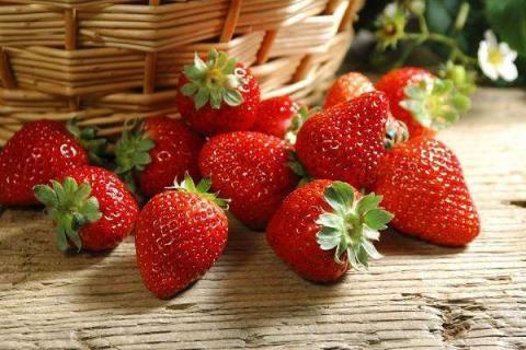 吃草莓对皮肤有什么好处 吃草莓对皮肤有美白效果