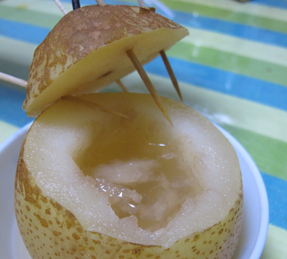 川贝蒸梨放蜂蜜好还是冰糖好 蒸川贝雪梨蜂蜜的功效是什么呢