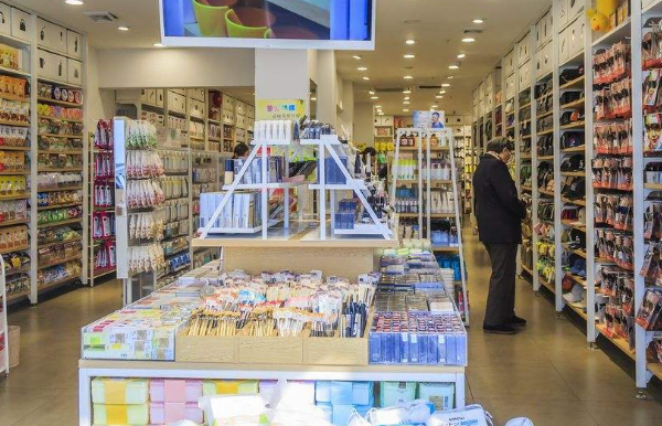 精品店货架厂家有哪些 精品店最新货架