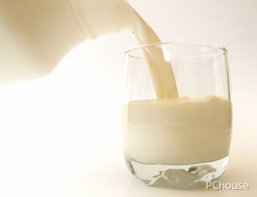 过期牛奶对人体的危害（过期牛奶对人体的危害有多大）