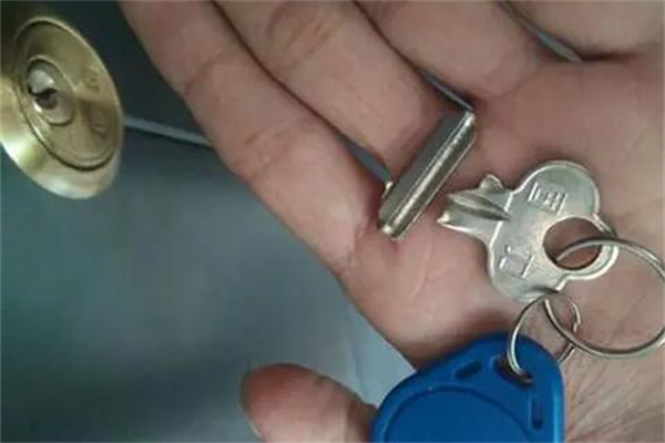 钥匙断了一半在锁芯里了怎么办 门钥匙什么牌子好