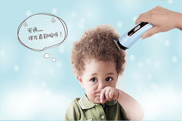 有了松下儿童理发器 宝妈也可以变身理发师！