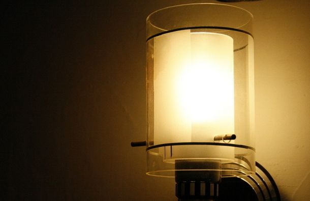 卧室壁灯怎么安装电线开关 卧室壁灯怎么安装