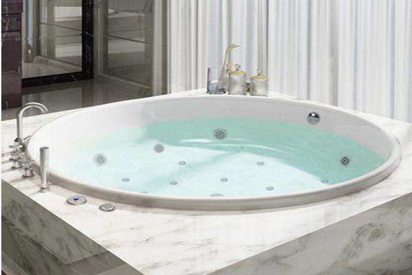 嵌入式浴缸安装方法及安装高度 嵌入式浴缸安装方法及安装高度图