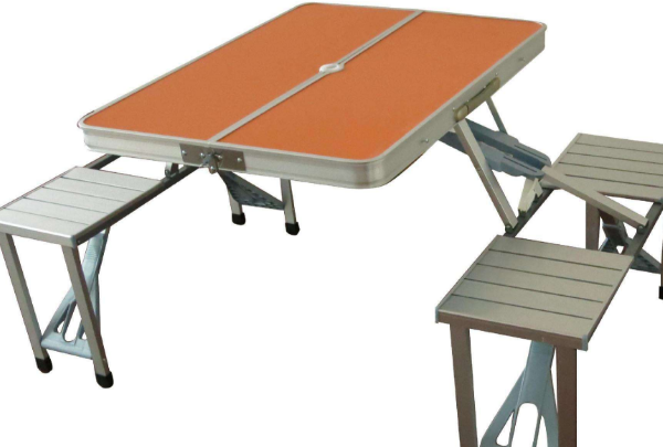 铝合金折叠桌椅好在哪些方面（铝合金折叠桌椅好在哪些方面呢）