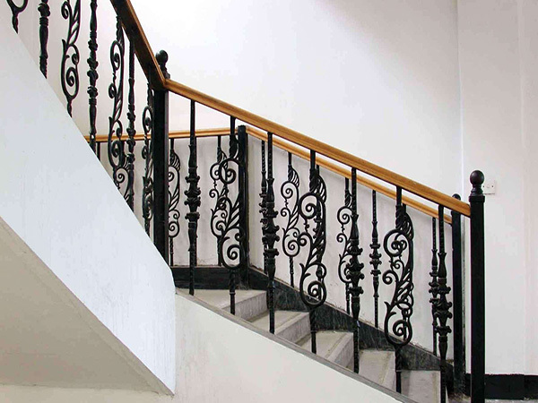 设计铁艺楼梯扶手价格是多少 设计铁艺楼梯扶手价格是多少钱一米