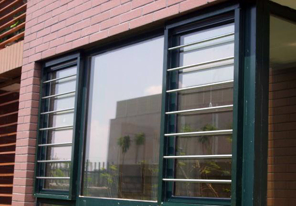 隐形防护窗价格如何 隐形防护窗哪个材质好点