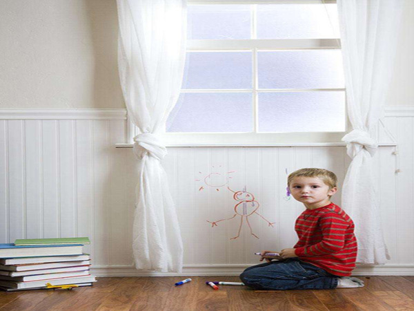 儿童房墙壁涂满蜡笔 怎么快速清除蜡笔痕迹很头疼
