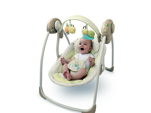 婴儿摇椅选购小诀窍 给宝宝更多的欢乐
