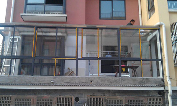 封阳台常用玻璃选择有哪些 阳台封玻璃用什么材料