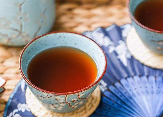 五花茶：清热解毒的饮品（清热解毒五花茶的配方）