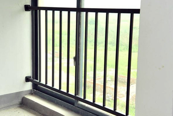 飘窗护栏哪种材质好 安全问题要重视