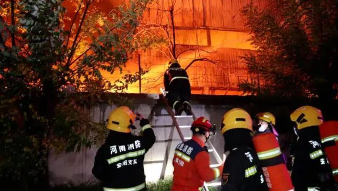 河南安阳火灾事故致38死2伤 消防：员工无证违规进行电焊作业  