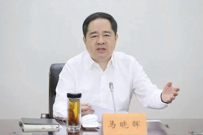 云南中烟工业有限公司原董事长夜礼斌，主动投案