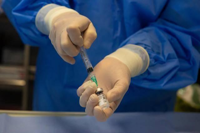 国务院联防联控机制印发通知：加强老年人新冠病毒疫苗接种工作方案