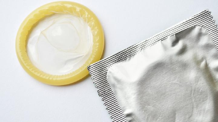 过期的避孕套还能用吗 带套有可能意外怀孕吗