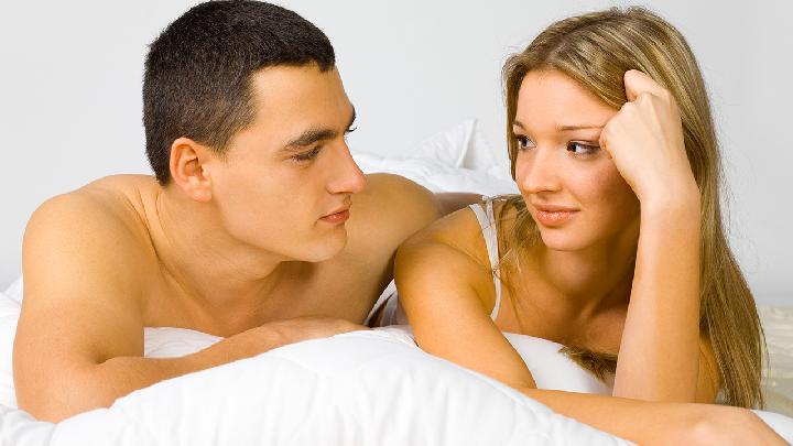 中年夫妻该怎么享受性爱（中年夫妻如何相处能保持爱情甜蜜）