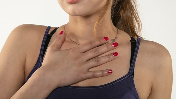 胸部发痒是乳腺癌吗 胸部发痒是得了乳房疾病吗