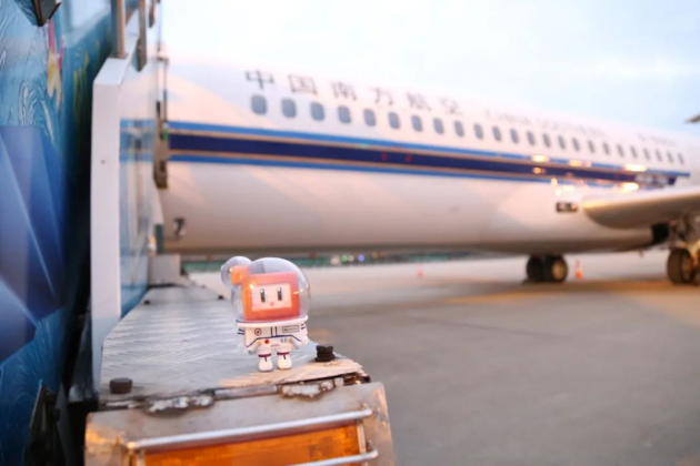 冠珠瓷砖×首架国产自有产权飞机“阿娇”，翱翔蓝天展中国科技创造实