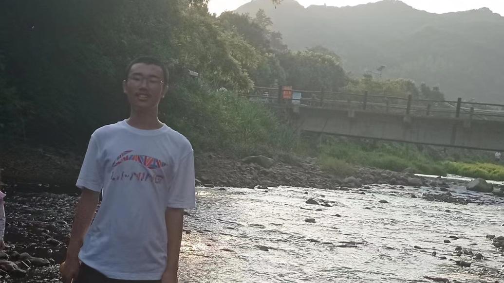 胡鑫宇失踪超80天，警方与家属会面：排除校内人员犯罪可能
