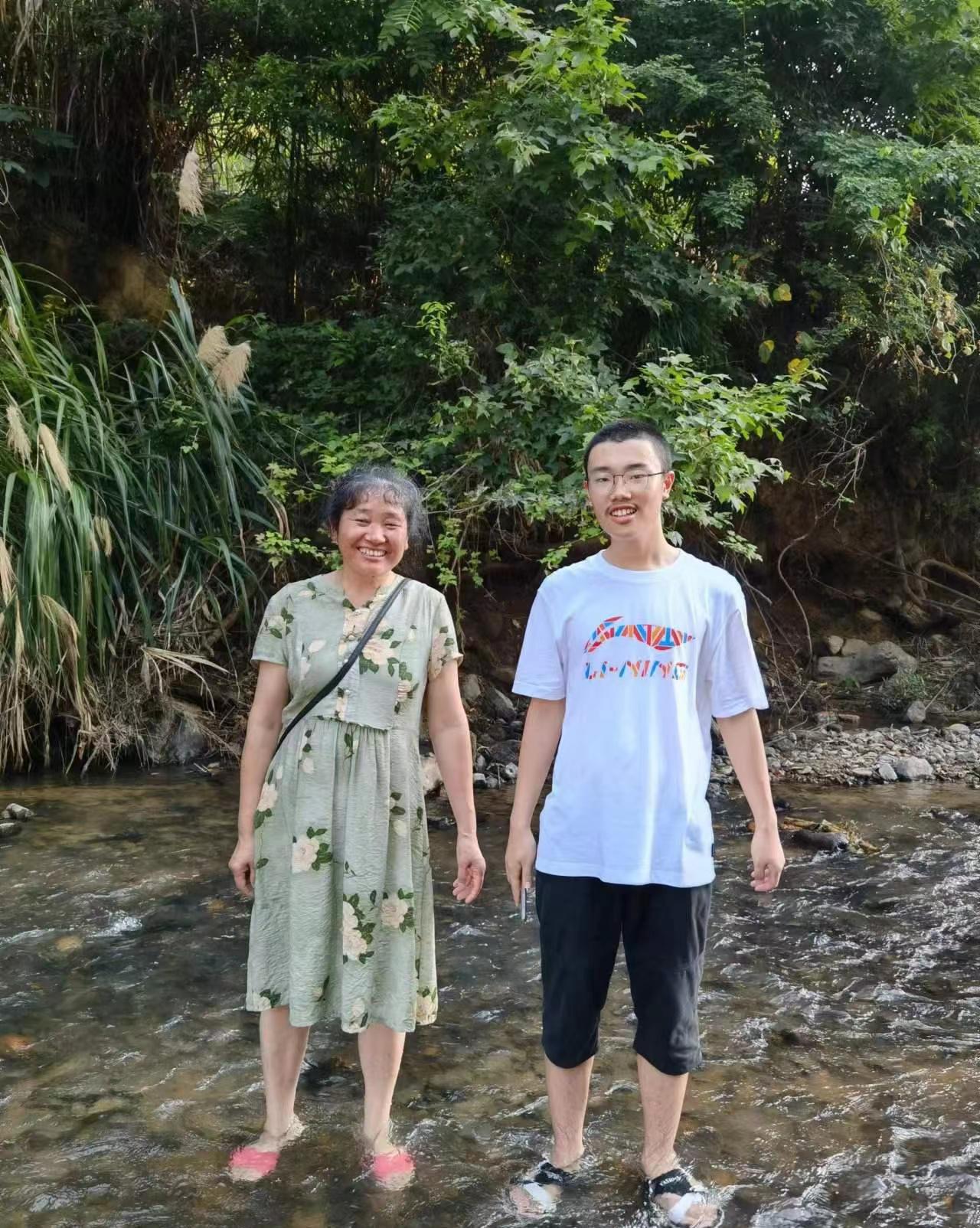 胡鑫宇家属回应与警方会面：自行出走的推测初期就有，但仍无有力证据 