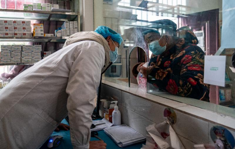 新冠疫情在县乡：村里很多人发烧涌进卫生室，重症赶去县医院