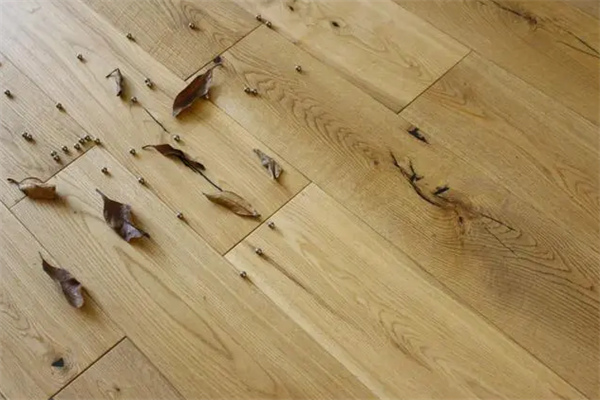 木蜡油地板优缺点是什么（地板用地板蜡好还是木蜡油好）