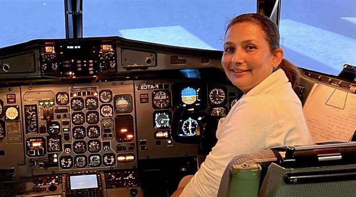 死于尼泊尔空难的女副驾：丈夫坠机身亡她接力飞行梦，离当机长仅一步之遥