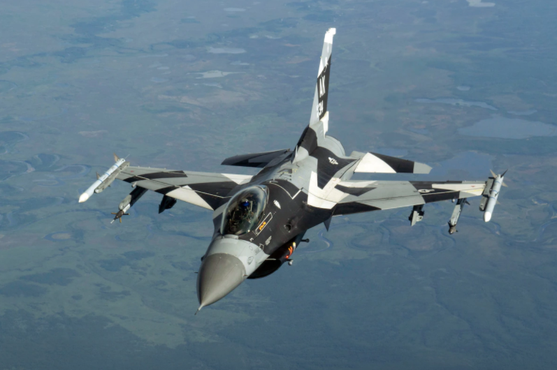 “豹-2”坦克之后，乌克兰盯上了美国的F-16战斗机