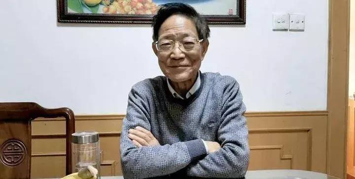 河南“抠门”教授骑电车穿旧衣，却壕捐8508万，直言退休金花不完